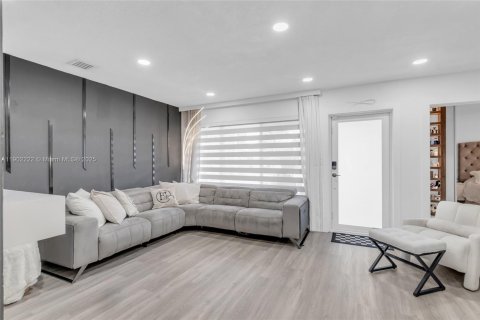 Villa ou maison à vendre à Miramar, Floride: 5 chambres, 156.45 m2 № 1954334 - photo 5