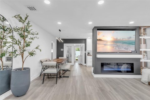 Villa ou maison à vendre à Miramar, Floride: 5 chambres, 156.45 m2 № 1954334 - photo 4