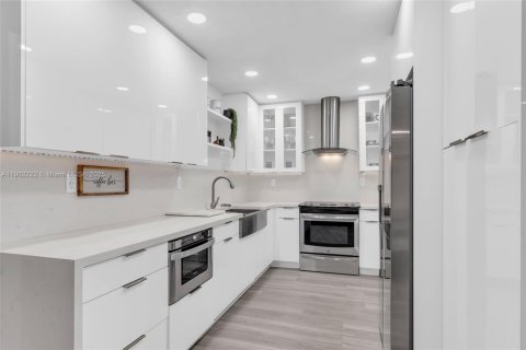 Villa ou maison à vendre à Miramar, Floride: 5 chambres, 156.45 m2 № 1954334 - photo 8