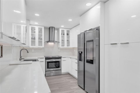 Villa ou maison à vendre à Miramar, Floride: 5 chambres, 156.45 m2 № 1954334 - photo 9