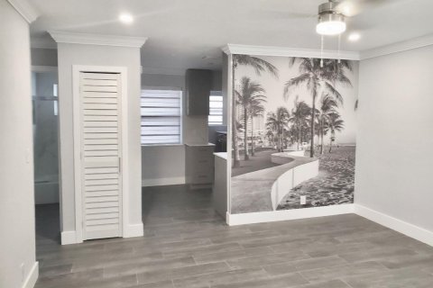 Commercial property in Wilton Manors, Florida 152.17 sq.m. № 846357 - photo 1