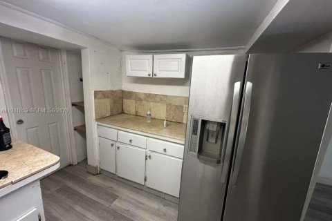 House in Miami, Florida 5 bedrooms, 132.11 sq.m. № 2043043 - photo 30