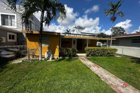 House in Miami, Florida 5 bedrooms, 132.11 sq.m. № 2043043 - photo 13
