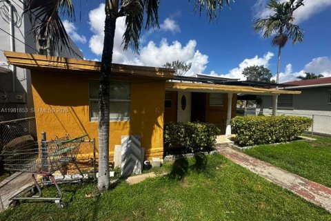 House in Miami, Florida 5 bedrooms, 132.11 sq.m. № 2043043 - photo 16