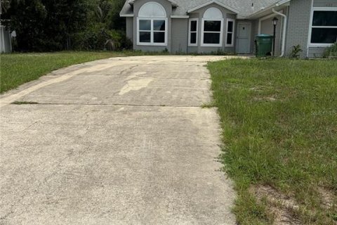 Villa ou maison à Deltona, Floride 3 chambres, 120.59 m2 № 2322616