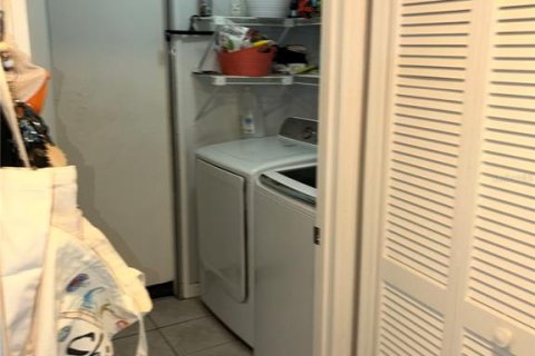 House in Deltona, Florida 3 bedrooms, 120.59 sq.m. № 2322616 - photo 8