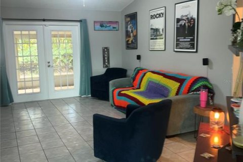 House in Deltona, Florida 3 bedrooms, 120.59 sq.m. № 2322616 - photo 9