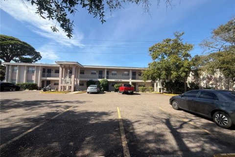 Appartement à Saint Petersburg, Floride 2 chambres, 69.68 m2 № 2285572