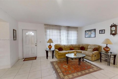 Casa en venta en North Miami, Florida, 3 dormitorios, 126.25 m2 № 1975956 - foto 6