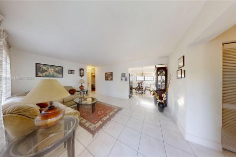 Casa en venta en North Miami, Florida, 3 dormitorios, 126.25 m2 № 1975956 - foto 3
