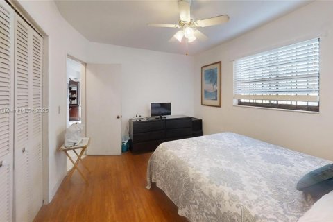Casa en venta en North Miami, Florida, 3 dormitorios, 126.25 m2 № 1975956 - foto 25