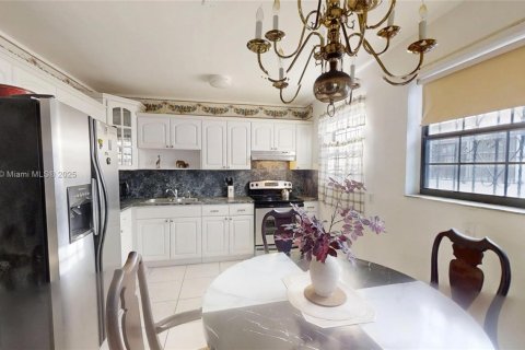 Casa en venta en North Miami, Florida, 3 dormitorios, 126.25 m2 № 1975956 - foto 7
