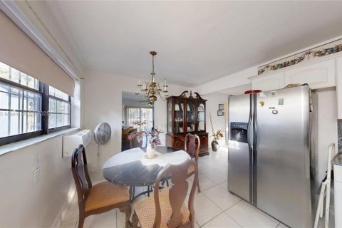 Casa en venta en North Miami, Florida, 3 dormitorios, 126.25 m2 № 1975956 - foto 9