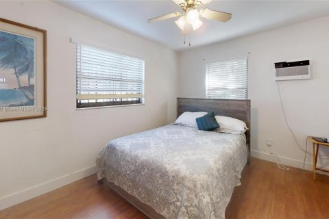 Casa en venta en North Miami, Florida, 3 dormitorios, 126.25 m2 № 1975956 - foto 28