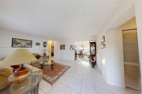 Casa en venta en North Miami, Florida, 3 dormitorios, 126.25 m2 № 1975956 - foto 2