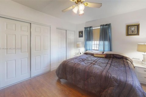 Casa en venta en North Miami, Florida, 3 dormitorios, 126.25 m2 № 1975956 - foto 26