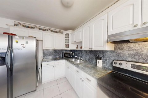 Casa en venta en North Miami, Florida, 3 dormitorios, 126.25 m2 № 1975956 - foto 8