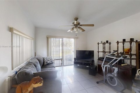 Casa en venta en North Miami, Florida, 3 dormitorios, 126.25 m2 № 1975956 - foto 10