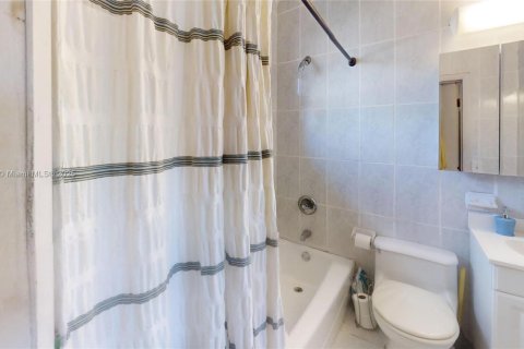Casa en venta en North Miami, Florida, 3 dormitorios, 126.25 m2 № 1975956 - foto 23