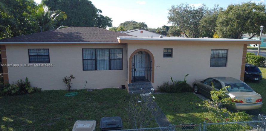 Casa en North Miami, Florida 3 dormitorios, 126.25 m2 № 1975956