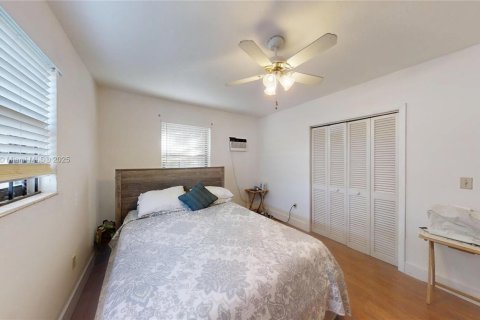 Casa en venta en North Miami, Florida, 3 dormitorios, 126.25 m2 № 1975956 - foto 17