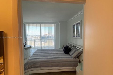 Condo in Miami Beach, Florida, 1 bedroom  № 1938444 - photo 27