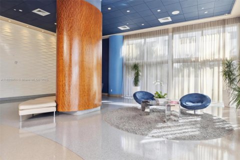 Condo in Miami Beach, Florida, 1 bedroom  № 1938444 - photo 3