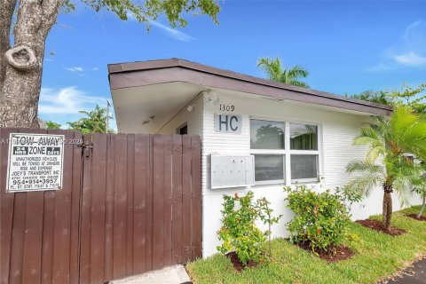 House in Fort Lauderdale, Florida 1 bedroom, 265.42 sq.m. № 2063265