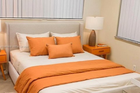 House in Fort Lauderdale, Florida 1 bedroom, 265.42 sq.m. № 2063265 - photo 5