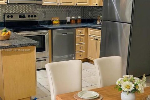 House in Fort Lauderdale, Florida 1 bedroom, 265.42 sq.m. № 2063265 - photo 3