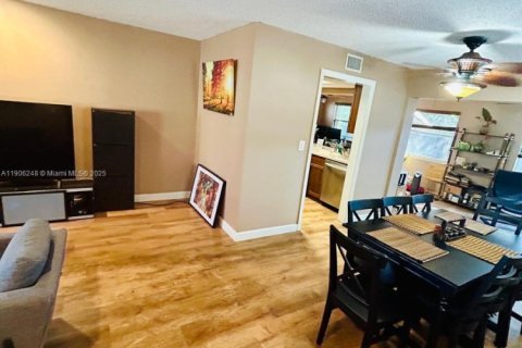 Casa en venta en Tamarac, Florida, 2 dormitorios, 123.56 m2 № 1964108 - foto 7