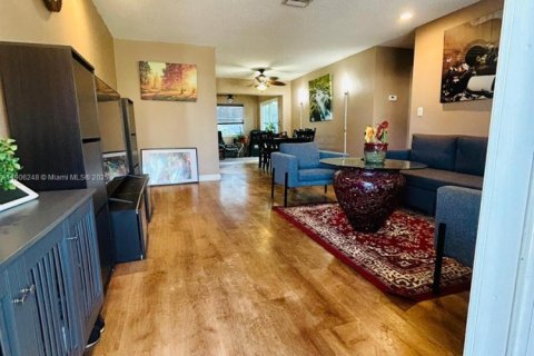 Casa en venta en Tamarac, Florida, 2 dormitorios, 123.56 m2 № 1964108 - foto 4