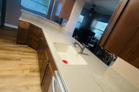 Casa en venta en Tamarac, Florida, 2 dormitorios, 123.56 m2 № 1964108 - foto 10