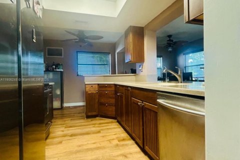 Casa en venta en Tamarac, Florida, 2 dormitorios, 123.56 m2 № 1964108 - foto 8