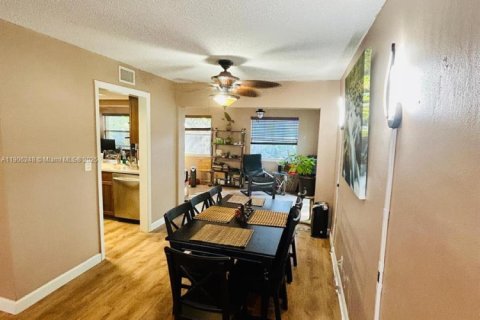 Casa en venta en Tamarac, Florida, 2 dormitorios, 123.56 m2 № 1964108 - foto 6