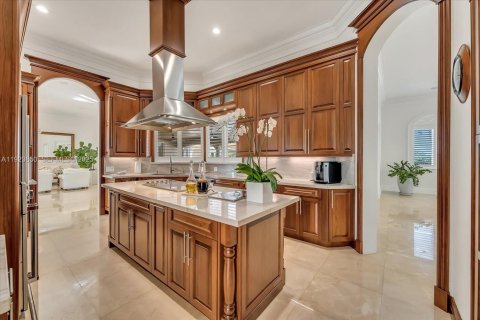 House in Miami, Florida 5 bedrooms, 502.14 sq.m. № 2082861 - photo 20