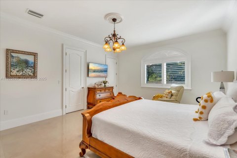 House in Miami, Florida 5 bedrooms, 502.14 sq.m. № 2082861 - photo 27