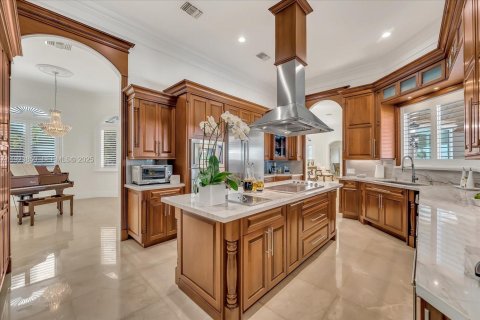 House in Miami, Florida 5 bedrooms, 502.14 sq.m. № 2082861 - photo 19