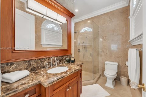 House in Miami, Florida 5 bedrooms, 502.14 sq.m. № 2082861 - photo 16