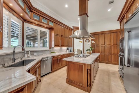 House in Miami, Florida 5 bedrooms, 502.14 sq.m. № 2082861 - photo 21