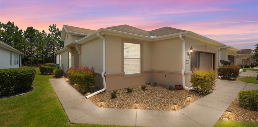 House in Ocala, Florida 2 bedrooms, 157.93 sq.m. № 2092301