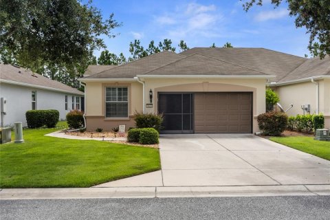 House in Ocala, Florida 2 bedrooms, 157.93 sq.m. № 2092301 - photo 2