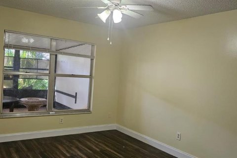 Condominio en alquiler en Kissimmee, Florida, 2 dormitorios, 80.27 m2 № 1912467 - foto 4