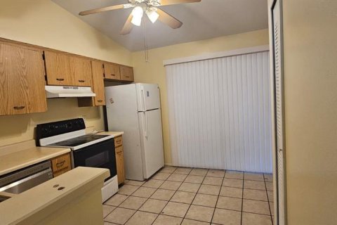 Condominio en alquiler en Kissimmee, Florida, 2 dormitorios, 80.27 m2 № 1912467 - foto 3