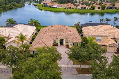 Villa ou maison à vendre à Kissimmee, Floride: 4 chambres, 253.07 m2 № 2280596 - photo 4