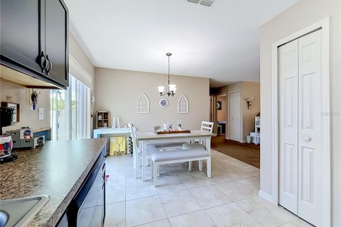 House in Ocala, Florida 3 bedrooms, 124.02 sq.m. № 2218536 - photo 8