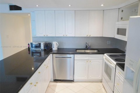 Copropriété à vendre à Hollywood, Floride: 3 chambres, 144.28 m2 № 2170305 - photo 4