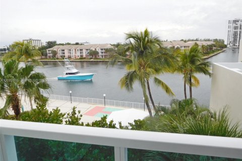 Copropriété à vendre à Hollywood, Floride: 3 chambres, 144.28 m2 № 2170305 - photo 15