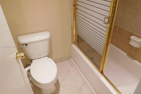 Copropriété à vendre à Hollywood, Floride: 3 chambres, 144.28 m2 № 2170305 - photo 12