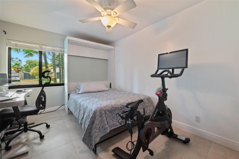 House in Miami, Florida 5 bedrooms, 195.84 sq.m. № 1952402 - photo 21